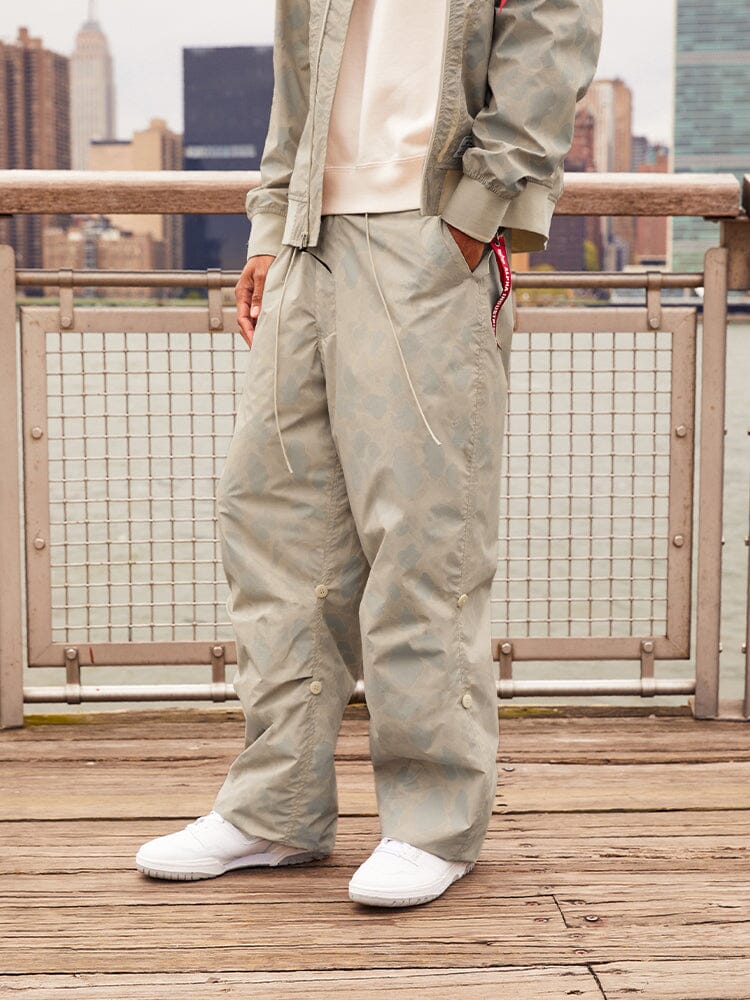 LIGHTWEIGHT PARACHUTE PANT - FROGSKIN (SEASONAL)
